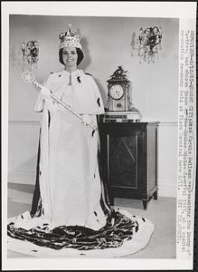 Miss Carole Belleau