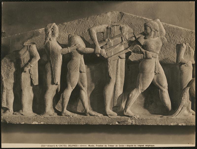 Delphes - Grèce. Musée. Fronton du Trésor de Cnide - dispute du trépied delphique