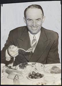 Leader at 18th and also 19th Hole is Denny Shute, the former Brae Burn pro whose 69 topped the field in the opening round of the national open at Fort Worth, Texas. Here’s Denny putting on the salad greens and sinking the food in few, but skilled, strokes.