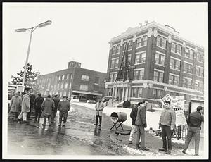 Strikers at G.E. Plant in Lynn