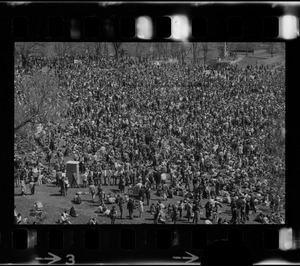 Crowds at anti-Vietnam War rally on Common