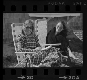 Faye Dunaway and another woman seated in lounge chairs