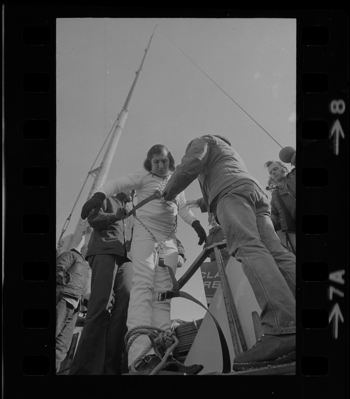 Hanging for the fun of it - Norman Bigelow shows off his Houdini ...