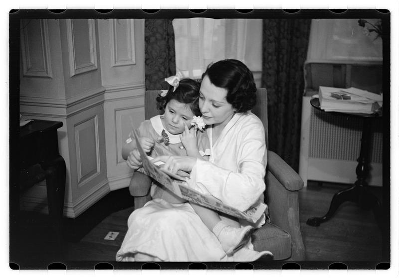 Bebe Daniels and family
