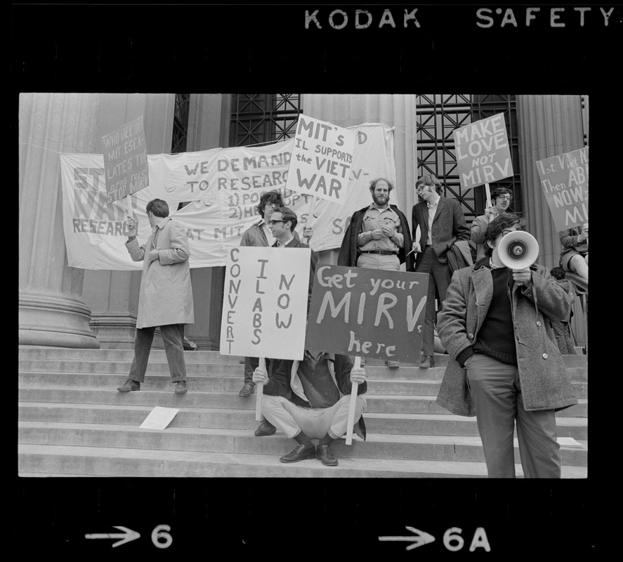 MIT student protest prepares to march to implementation lab in protest ...