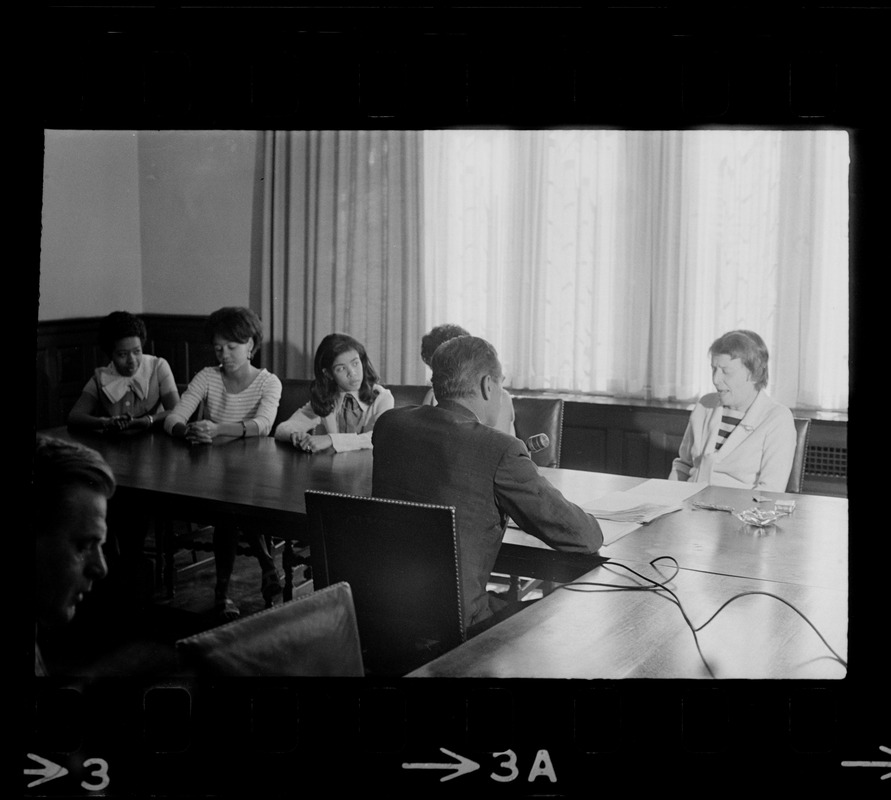 Man interviewing Wellesley College students Francine Rusan, Nancy Gist, Aliva Wardlow, and Karen Williamson, and President Ruth Adams