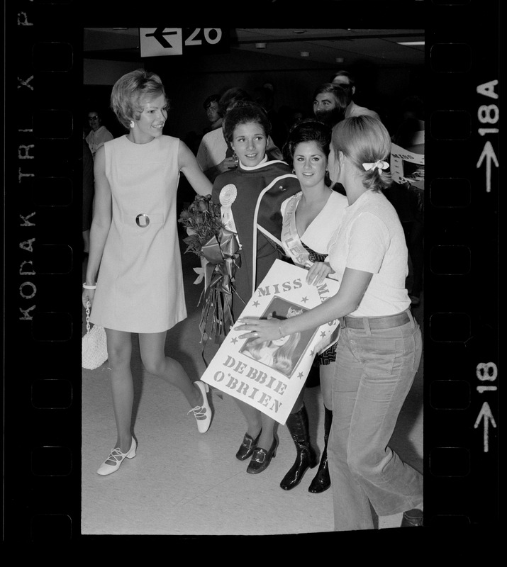 Miss Massachusetts Deborah Ann O'Brien and Miss Attleboro, Maryanne McDermott at Logan Airport