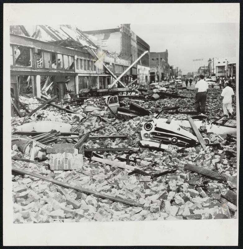 Tornado Wrecks Downtown Waco-this Is A View Up Franklin Avenue Of The 