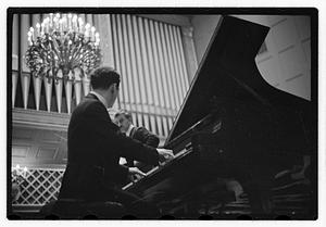 Sanroma Jesus at Boston Pops performance close ups from under the piano
