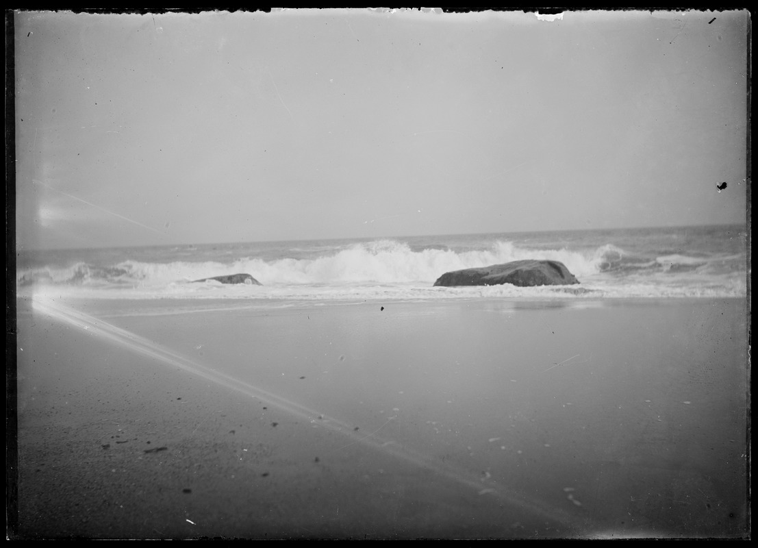 North shore, waves on beach