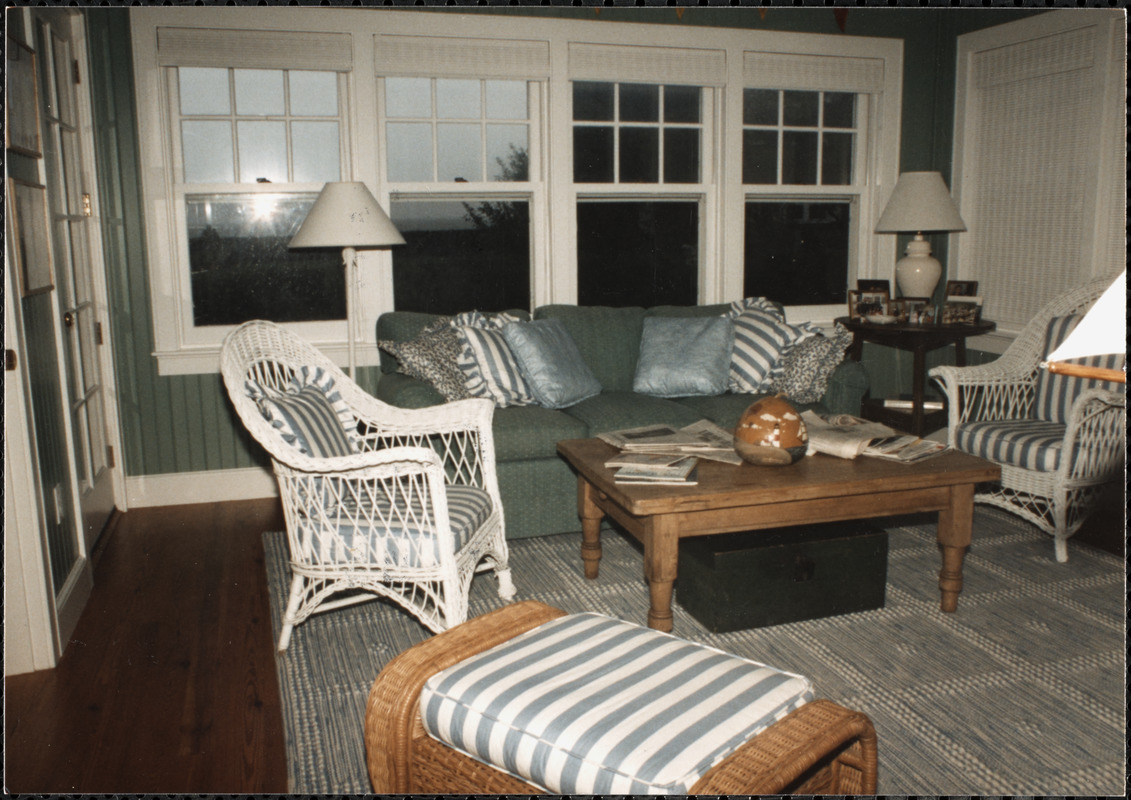 Interior photograph of the downstairs sitting room at 5 Carew Lane