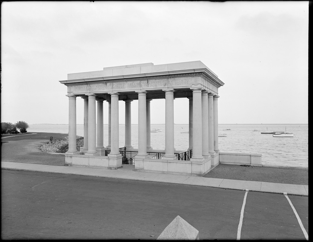 Plymouth Rock tower at Cole's Hill