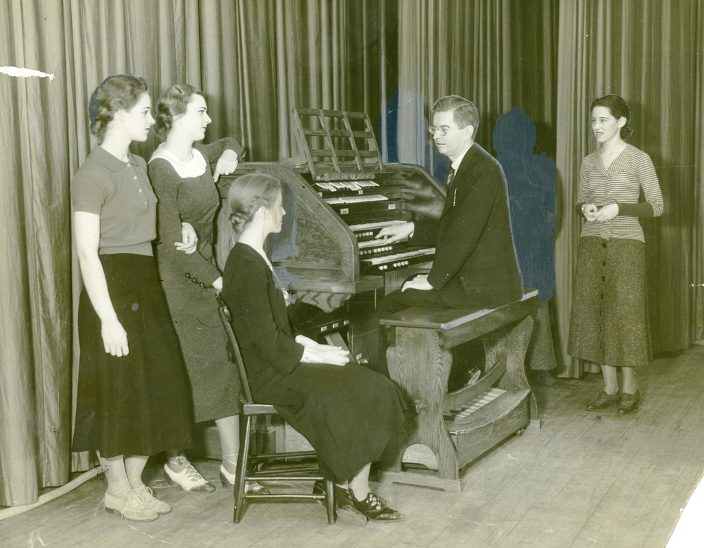 Girls listening to organist (Abbot Academy)