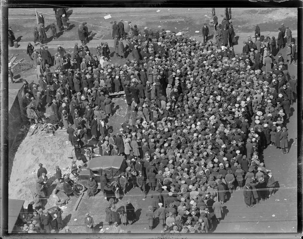 Crowd trying to get aboard SS Leviathan while in drydock at South Boston