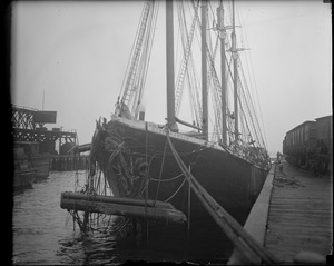 Schooner Doris Hamlin wrecks bow