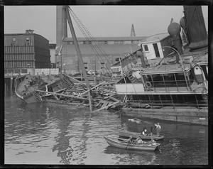 SS Coyote sinks at her Chelsea dock