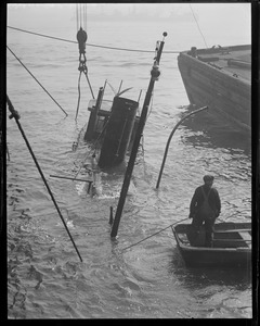 Tug sinks at T-wharf