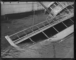 SS King Philip sinks at T-wharf