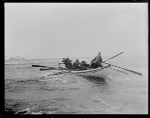 Manomet lifesavers rowing out to SS Robert E. Lee