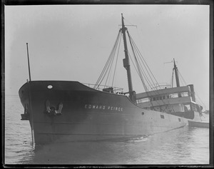 SS Edward Peirce sinks across from South Boston fish pier