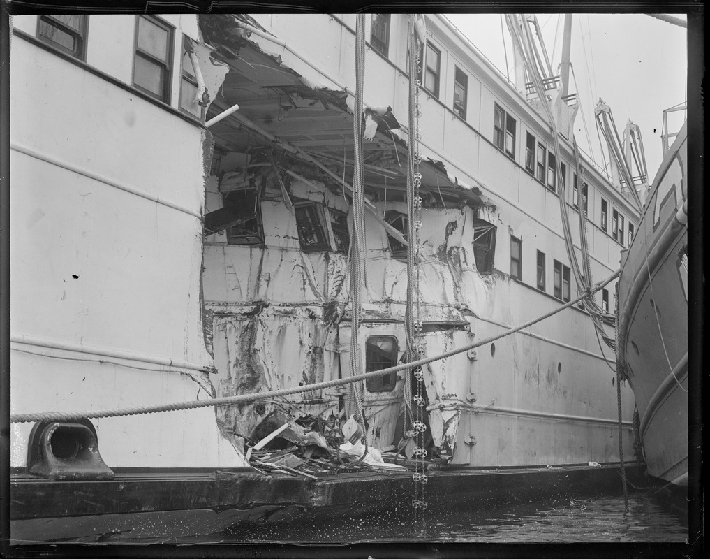 New York boat Boston rammed by tanker off Newport, R.I.