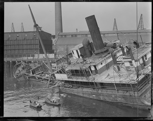 SS Coyote sinks off Chelsea pier
