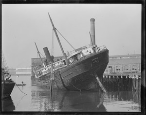 SS Coyote sinks at Chelsea dock