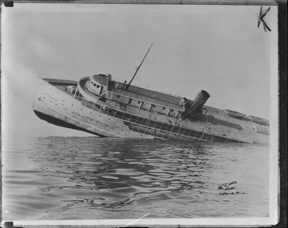 Ship accident in the lakes, 1933