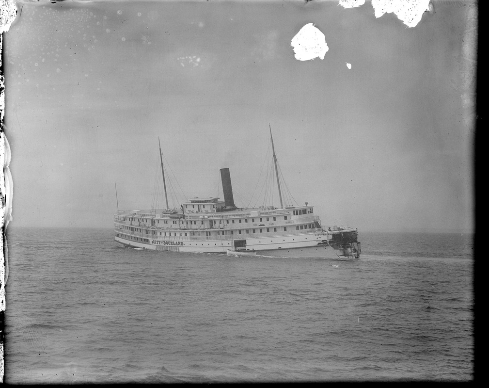 SS City of Rockland towed into port after collision with schooner H.P. Havens