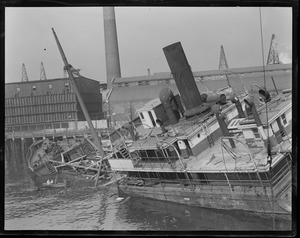 SS Coyote sinks at pier in Chelsea