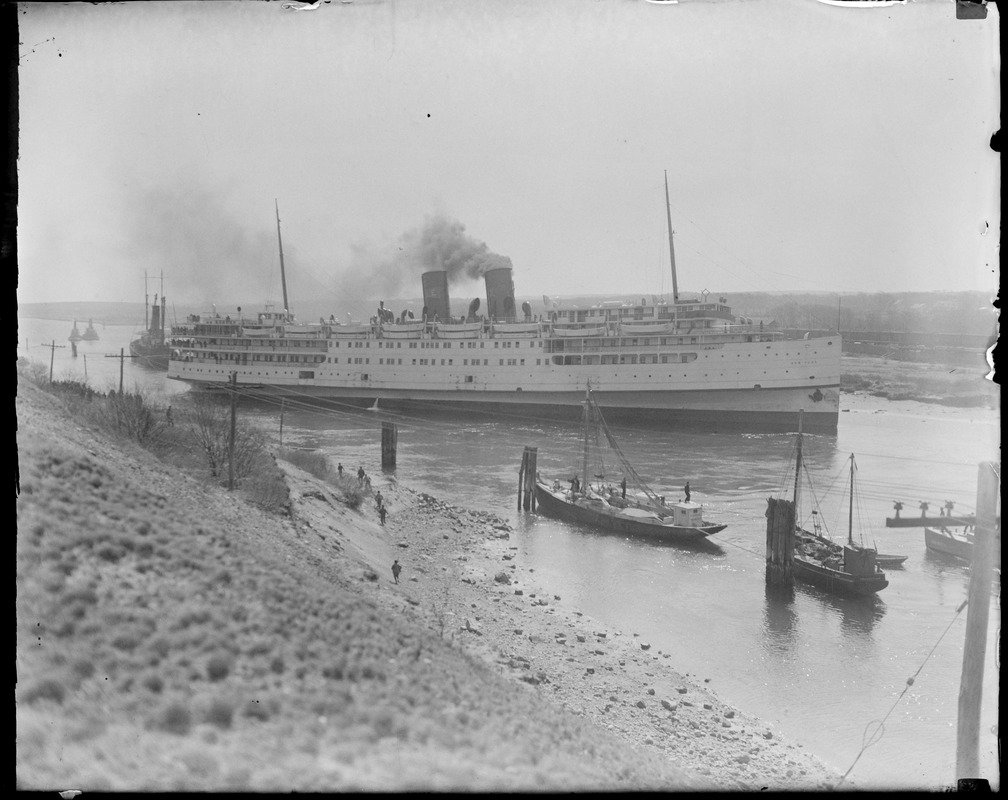 Steamer New York goes ashore in Cape Cod Canal at Sagamore bridge