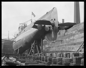 Sub V-2 in Navy Yard