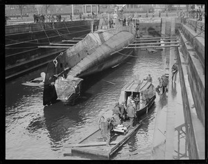 Sub S-18 being launched