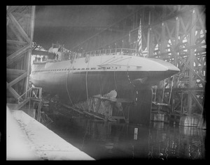 Sub V-5 being launched in Portsmouth, N.H. Navy Yard