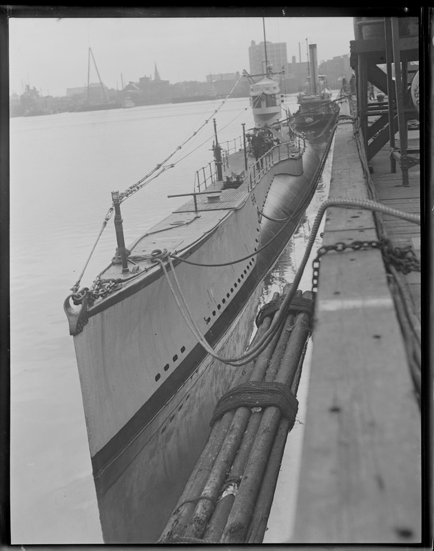 U.S. sub S-8 at Navy Yard