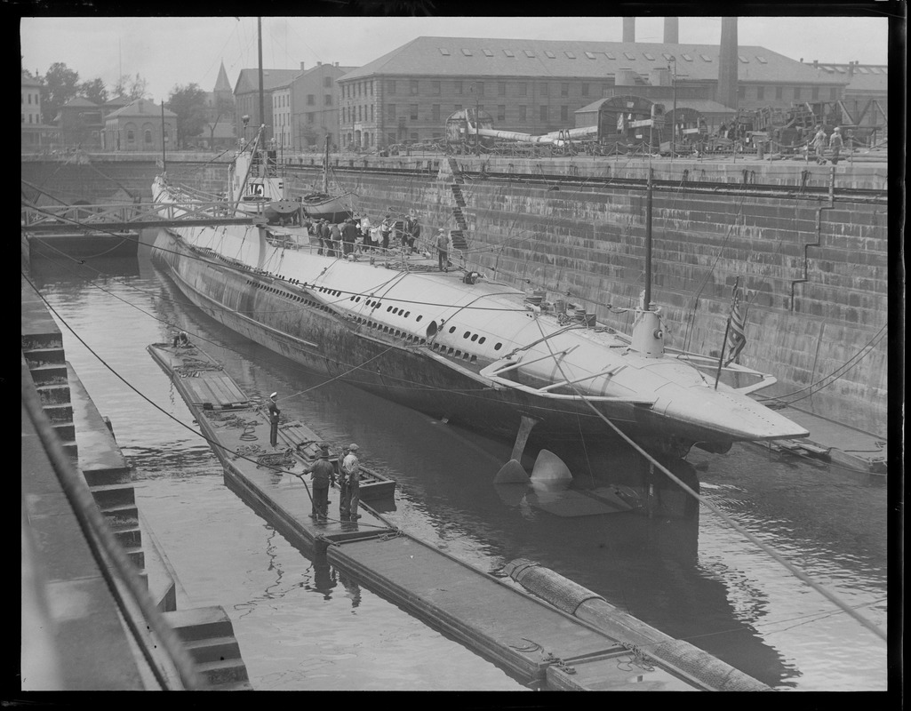 Sub V-2 in Navy Yard