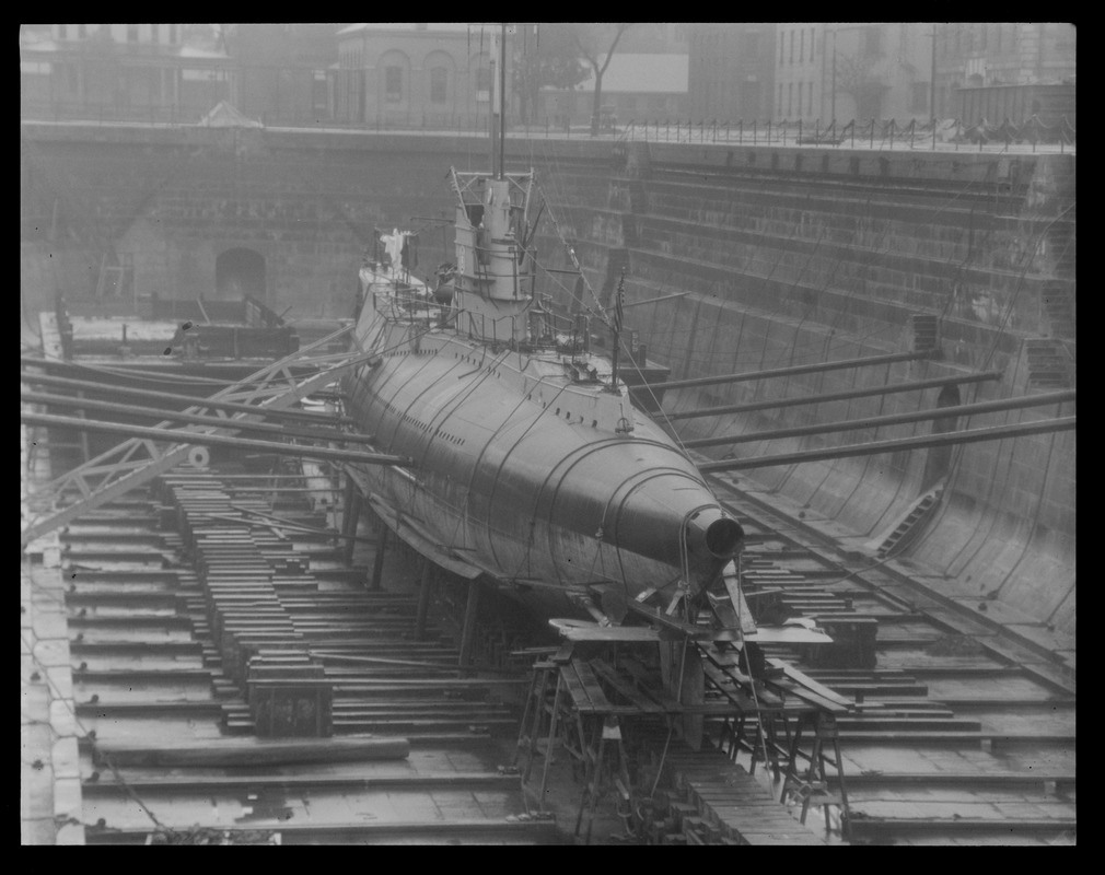 Sub S-11, Navy Yard