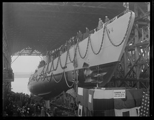V-4 - largest sub being launched in Portsmouth, N.H.