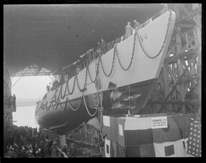 Largest sub the V-4 being launched in Portsmouth, N.H.