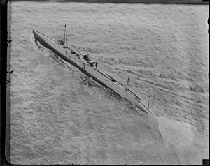 Sub Nautilus crossing ocean - New London to North Pole before it broke down and was towed to Ireland. Wilkins in command.
