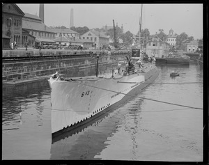 US sub S-48 going into drydock at Navy Yard