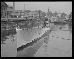 US sub S-48 going into drydock at Navy Yard