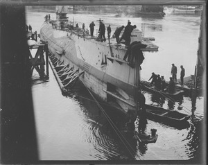 Submarine S-48 pulled into shed by locomotives at Portsmouth Navy Yard