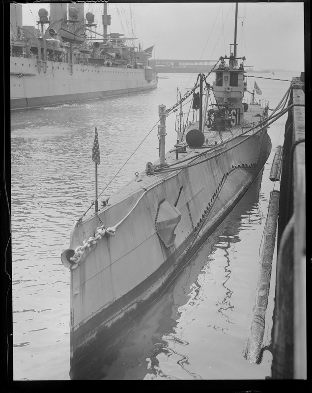 Sub S-1 tied up Navy Yard
