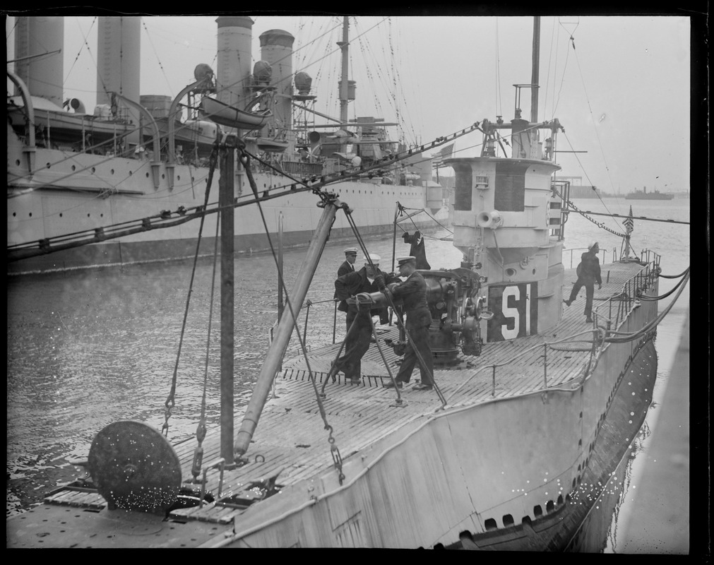 Crew of deck of sub S-1 at Navy Yard