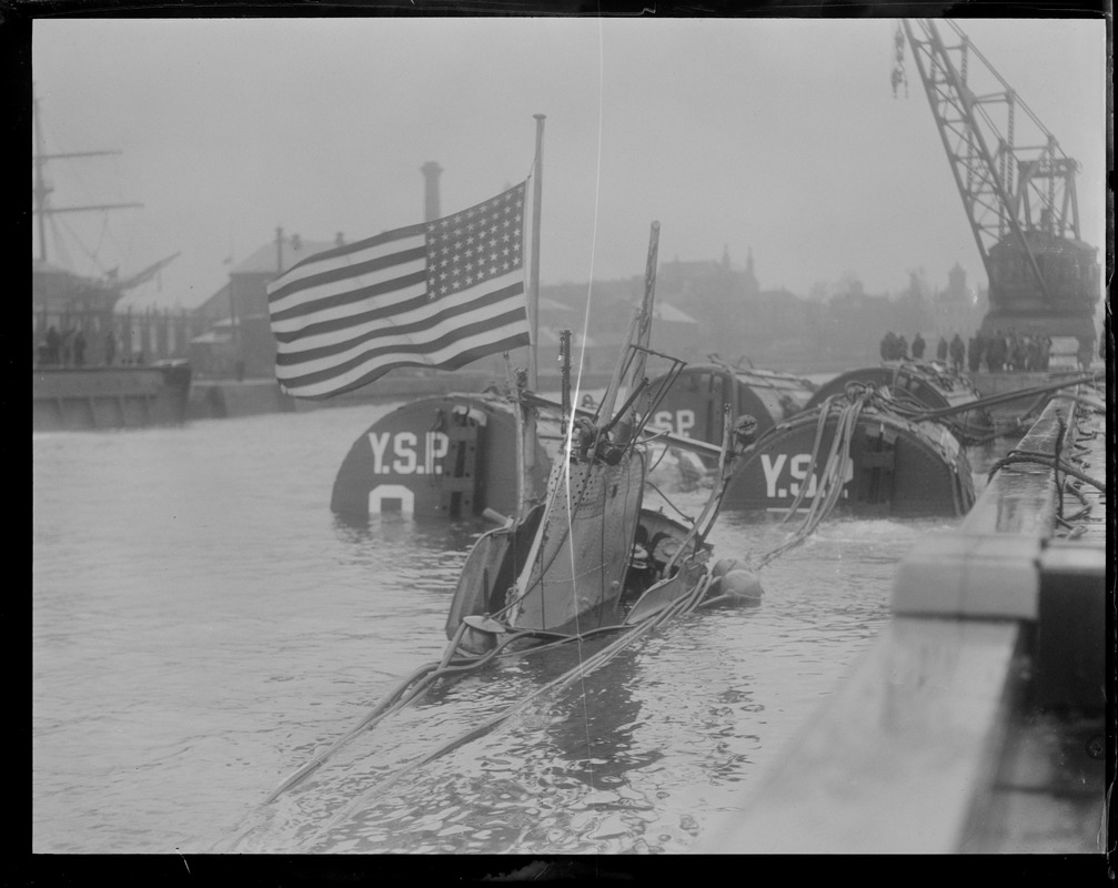 Sub S-4 remains towed to Navy Yard drydock