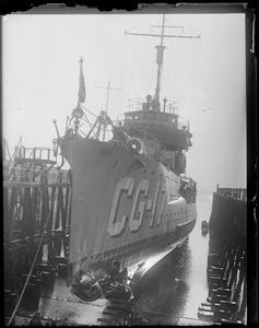 USS Paulding on Marine Railway at Navy Yard with bow torn away after hitting sub S-4