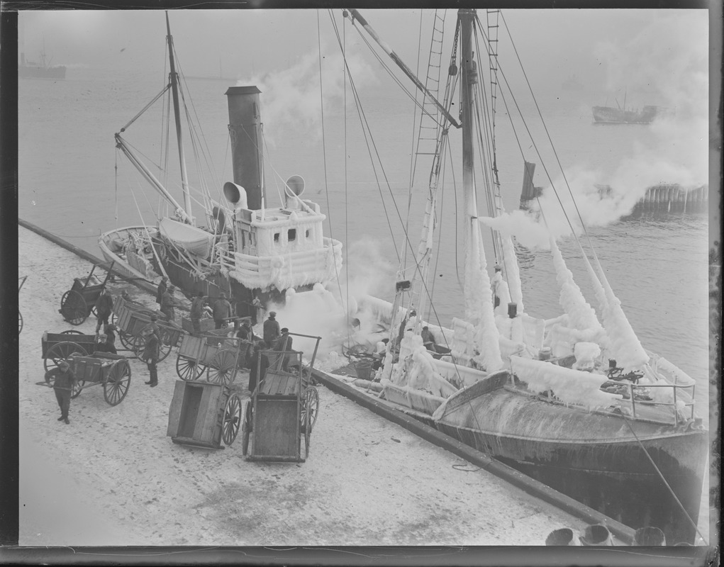 Steam trawler Swell at fish pier