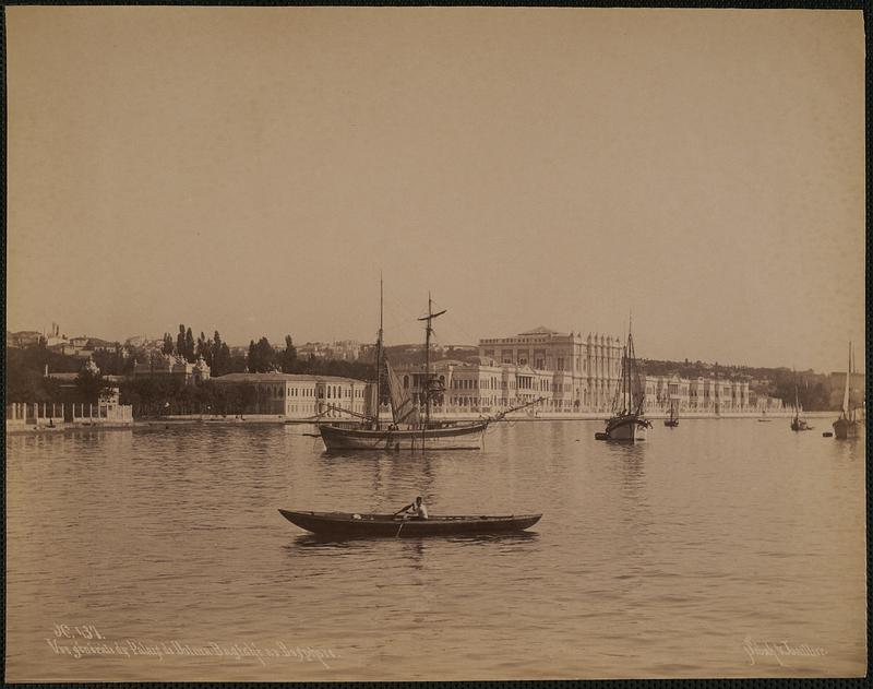 Vue générale du Palais de Dolma-Bagtché au Bospore