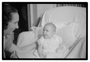 Collier Mrs. & 2 children